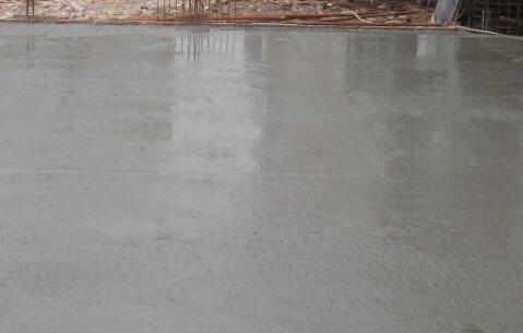 耐磨地坪施工前为什么要先使用水泥固化剂？