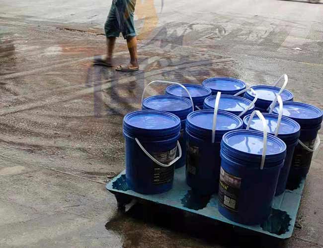 临泉雨后首单混凝土固化剂已发货