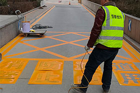温州会堂车行道交通指示标翻新